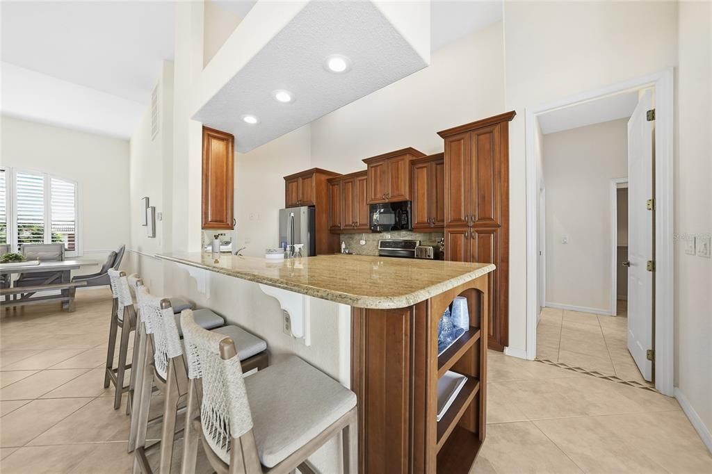 待售: $1,100,000 (3 贝兹, 2 浴室, 2114 平方英尺)