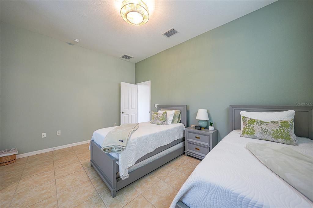 待售: $1,100,000 (3 贝兹, 2 浴室, 2114 平方英尺)