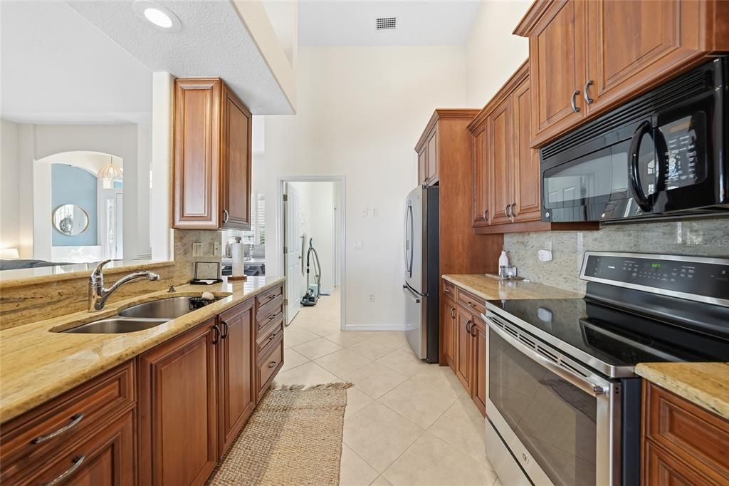 待售: $1,100,000 (3 贝兹, 2 浴室, 2114 平方英尺)