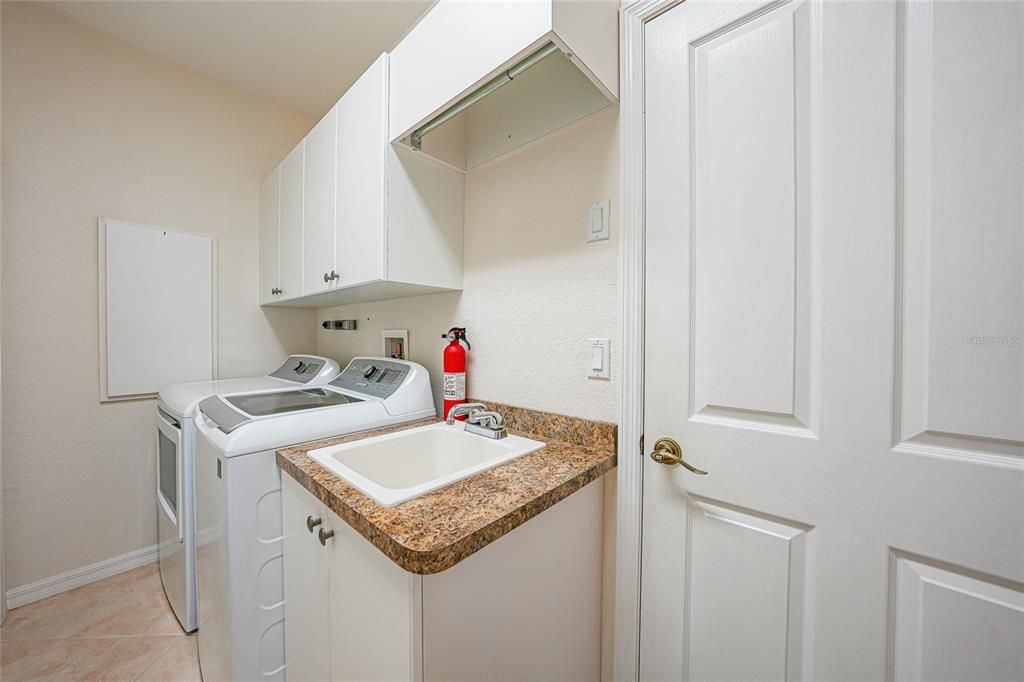 待售: $1,100,000 (3 贝兹, 2 浴室, 2114 平方英尺)