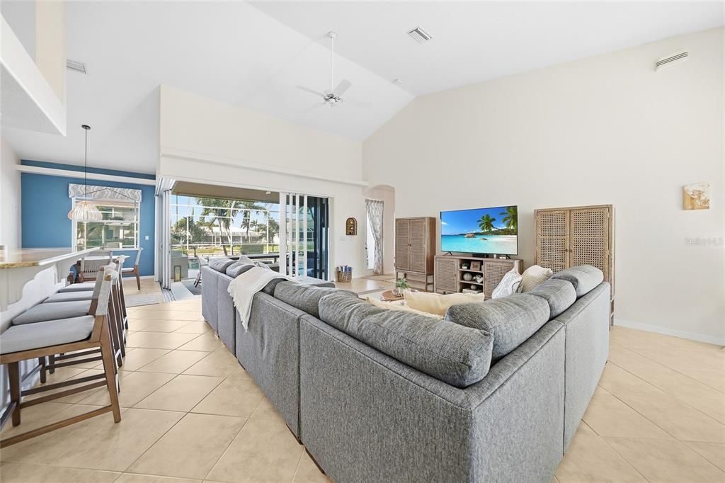 待售: $1,100,000 (3 贝兹, 2 浴室, 2114 平方英尺)