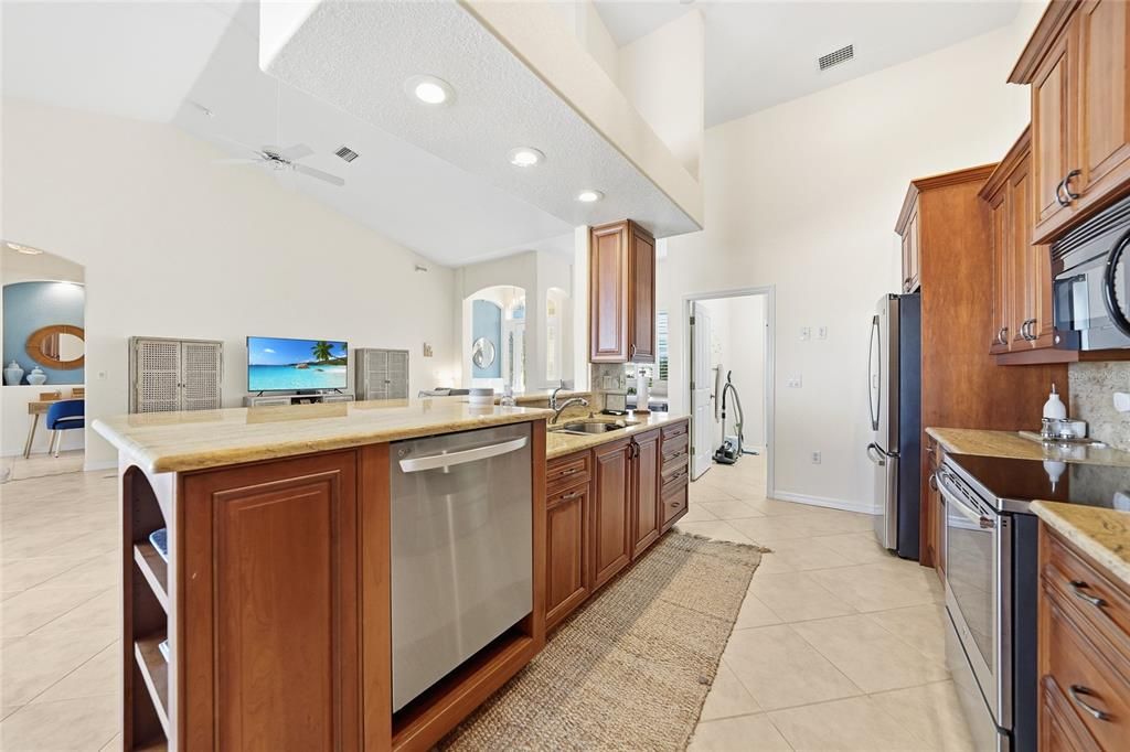 待售: $1,100,000 (3 贝兹, 2 浴室, 2114 平方英尺)