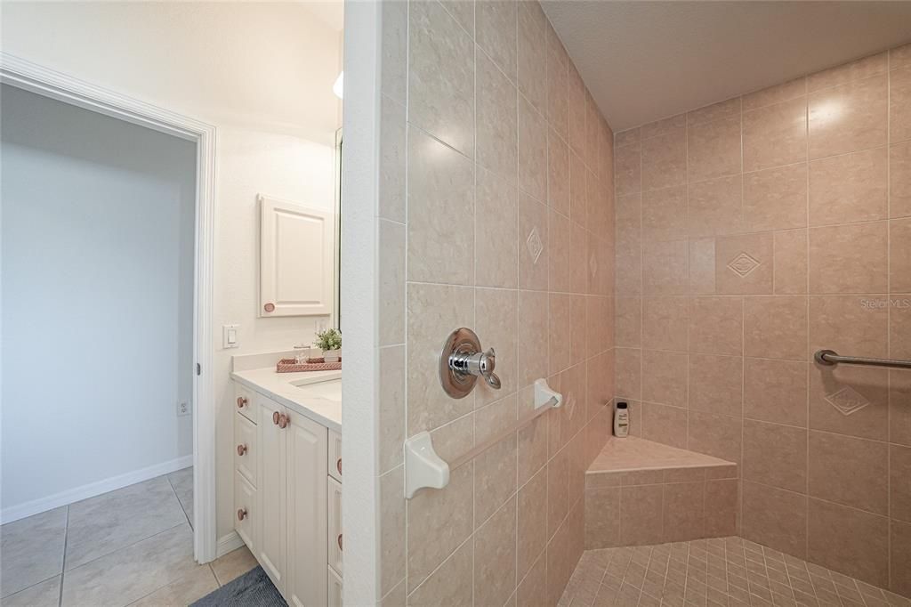 待售: $1,100,000 (3 贝兹, 2 浴室, 2114 平方英尺)