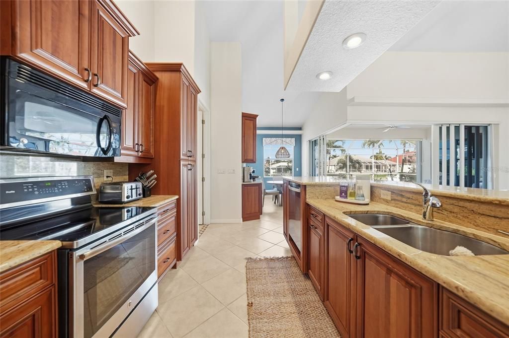 待售: $1,100,000 (3 贝兹, 2 浴室, 2114 平方英尺)