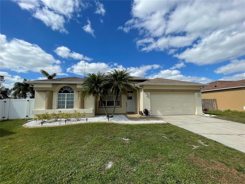 For Rent: $3,000 (3 beds, 2 baths, 2066 Square Feet)