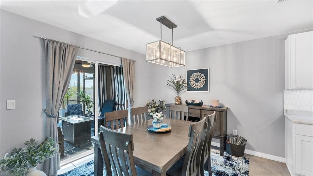 待售: $425,000 (4 贝兹, 2 浴室, 1828 平方英尺)