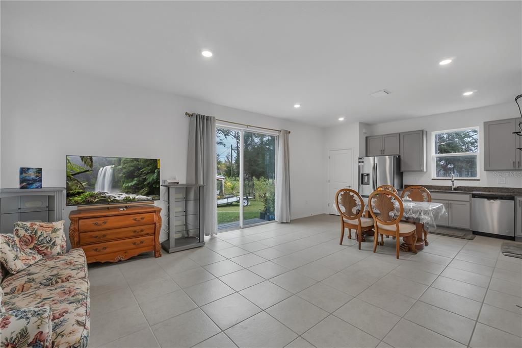 На продажу: $440,000 (2 спален, 1 ванн, 1082 Квадратных фут)