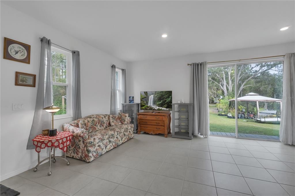 На продажу: $440,000 (2 спален, 1 ванн, 1082 Квадратных фут)