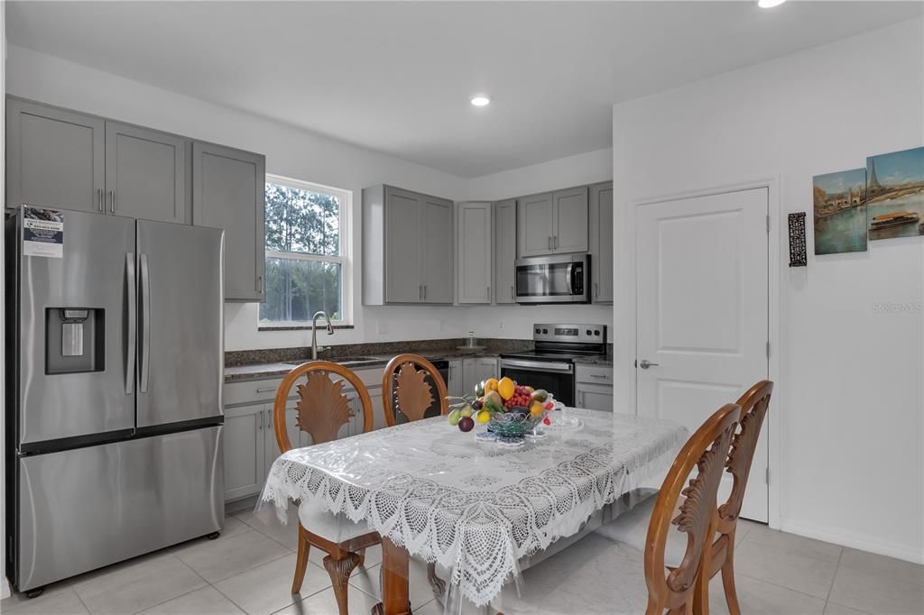 На продажу: $440,000 (2 спален, 1 ванн, 1082 Квадратных фут)