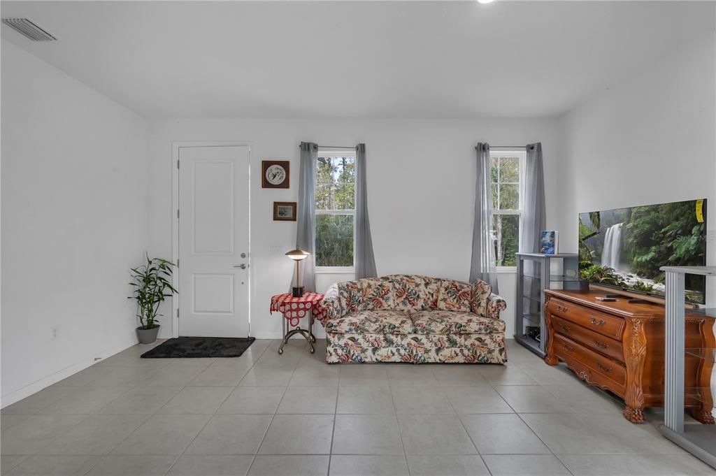 На продажу: $440,000 (2 спален, 1 ванн, 1082 Квадратных фут)