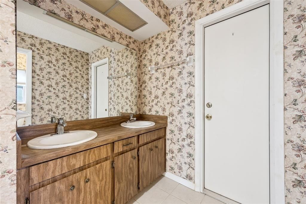 For Sale: $410,000 (3 beds, 2 baths, 1678 Square Feet)