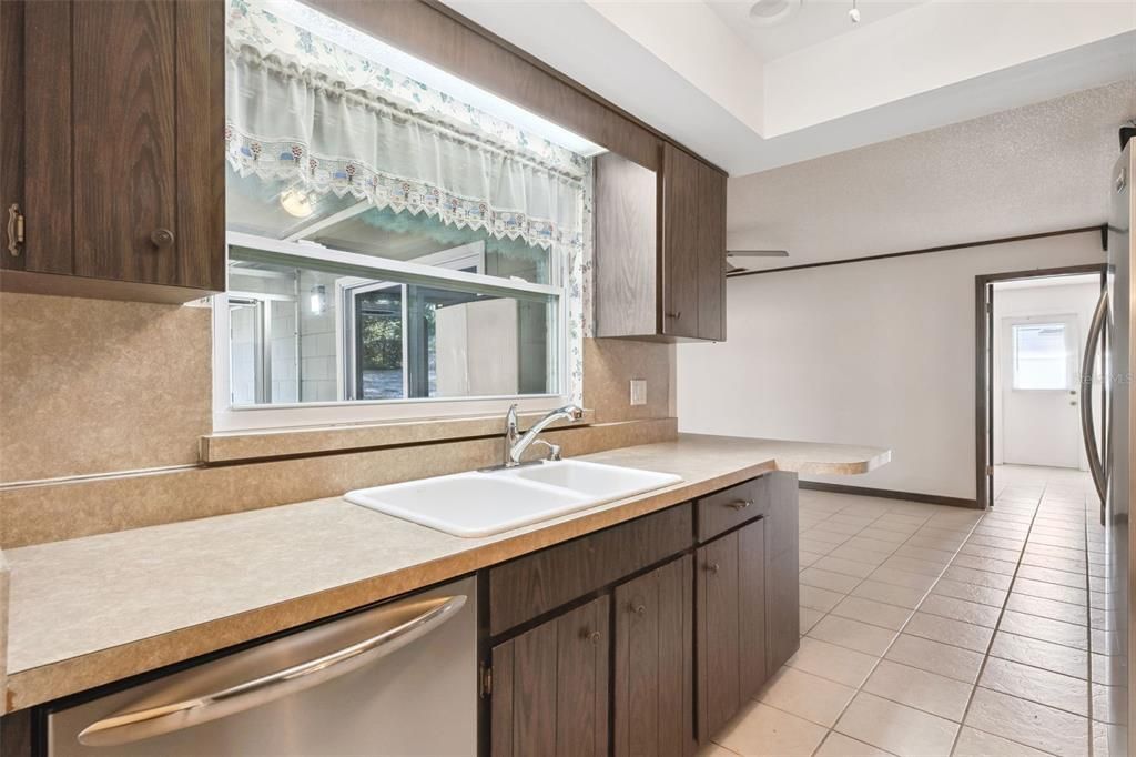 For Sale: $410,000 (3 beds, 2 baths, 1678 Square Feet)