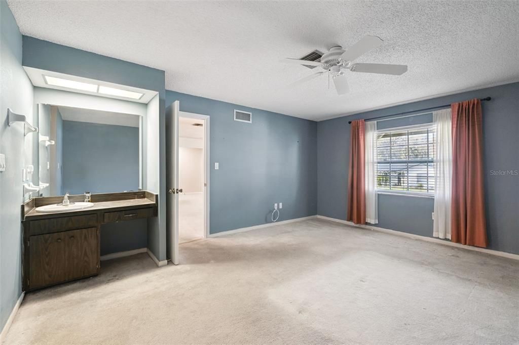 For Sale: $410,000 (3 beds, 2 baths, 1678 Square Feet)