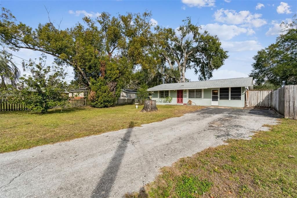 For Sale: $159,900 (2 beds, 1 baths, 1085 Square Feet)