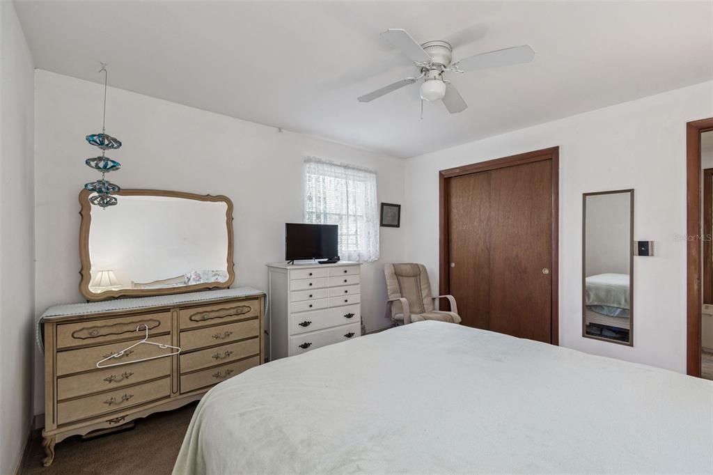 For Sale: $159,900 (2 beds, 1 baths, 1085 Square Feet)