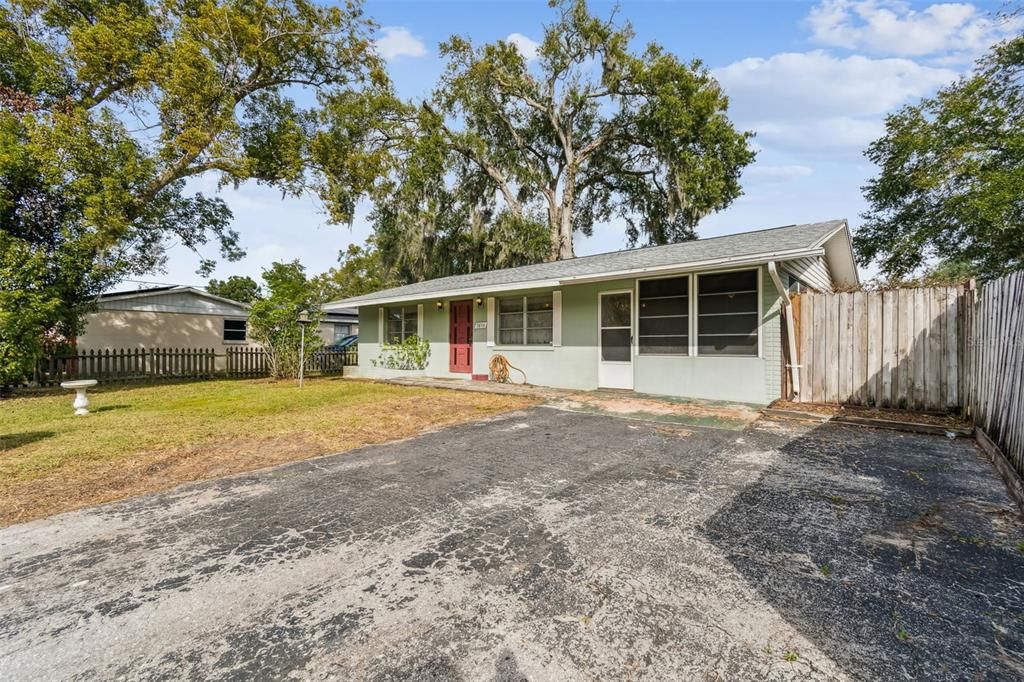 For Sale: $159,900 (2 beds, 1 baths, 1085 Square Feet)