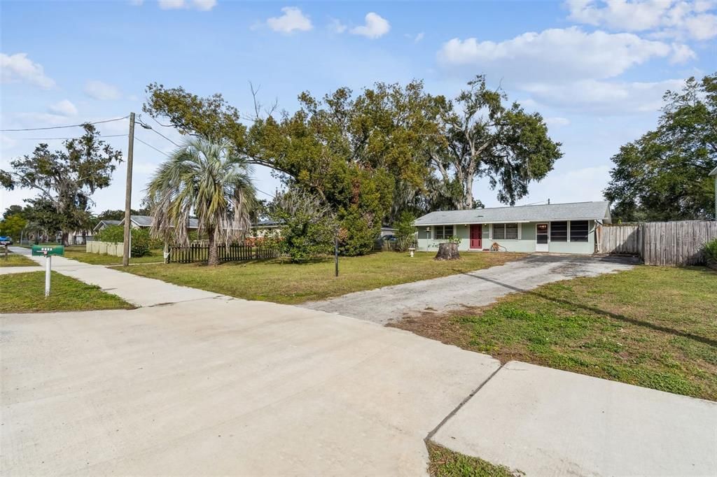 For Sale: $159,900 (2 beds, 1 baths, 1085 Square Feet)