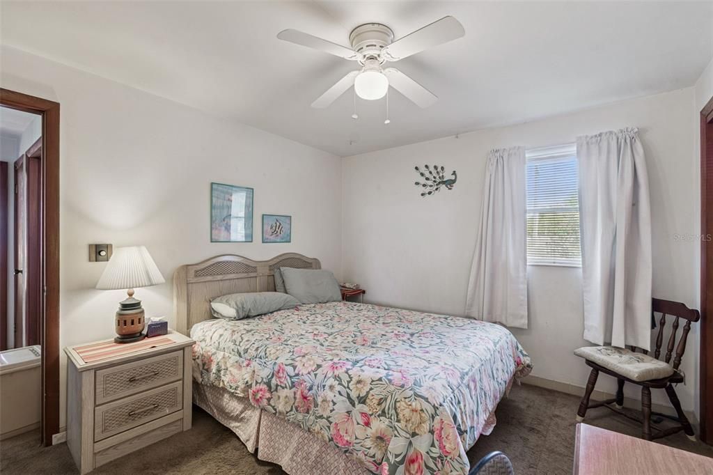 For Sale: $159,900 (2 beds, 1 baths, 1085 Square Feet)