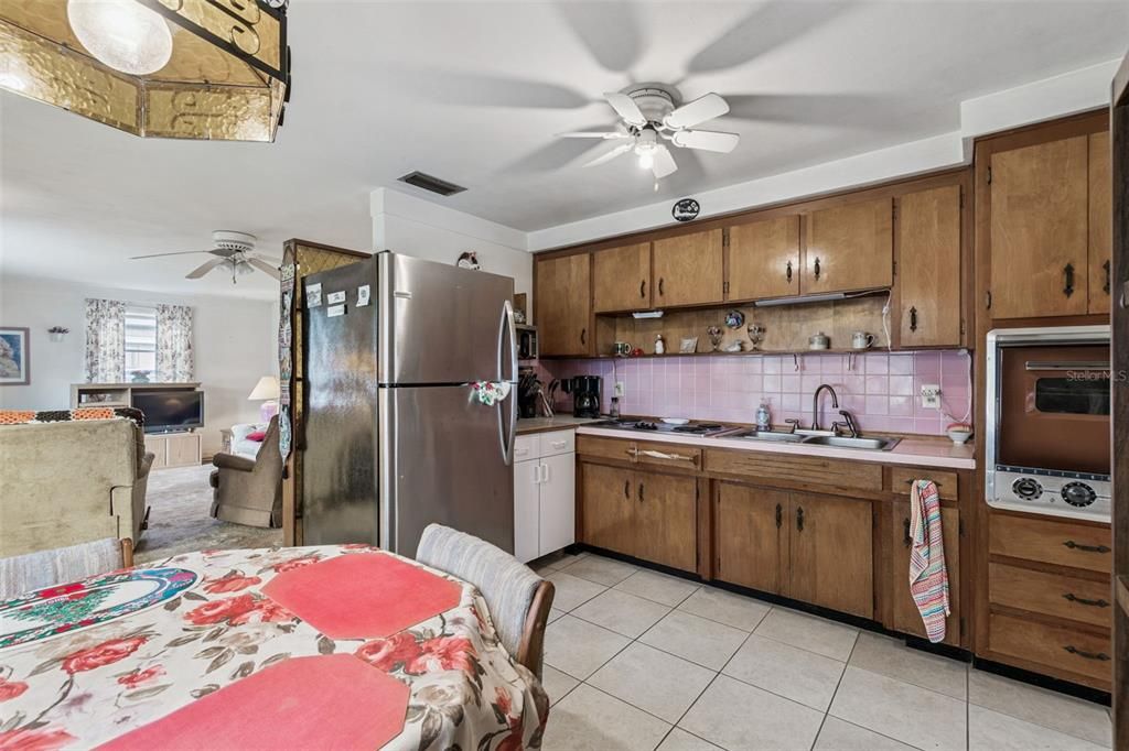 For Sale: $159,900 (2 beds, 1 baths, 1085 Square Feet)