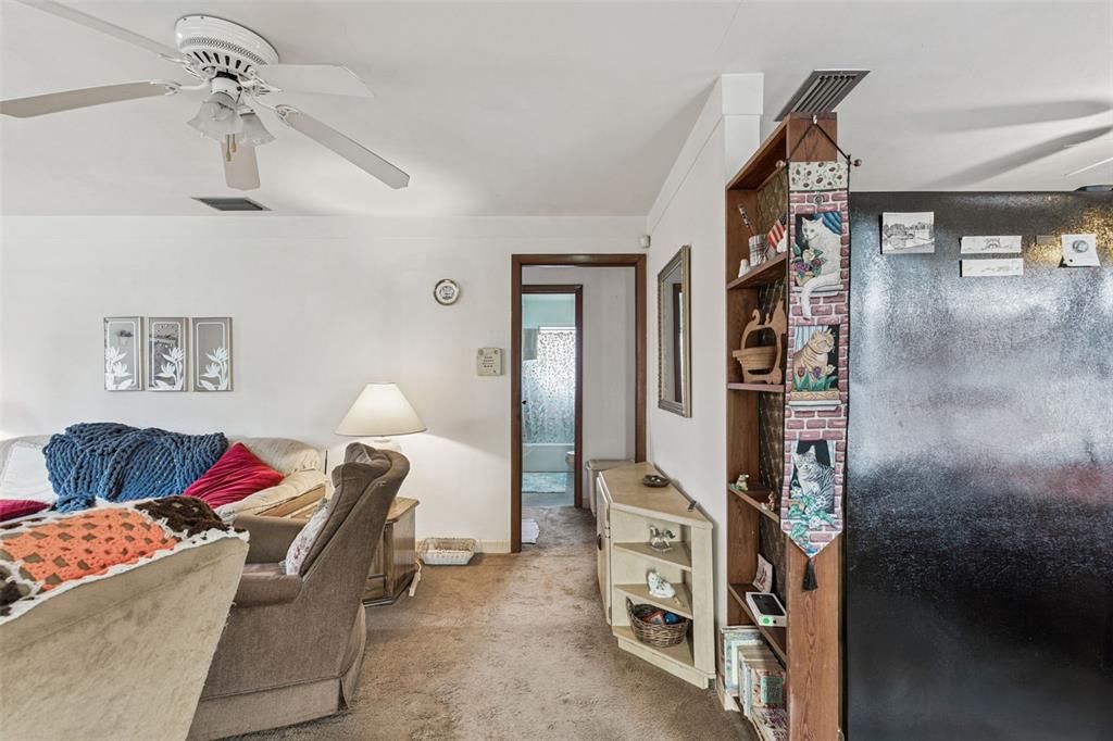 For Sale: $159,900 (2 beds, 1 baths, 1085 Square Feet)