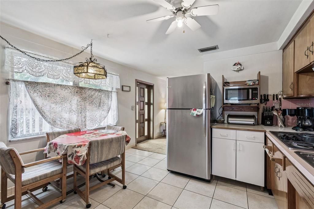 For Sale: $159,900 (2 beds, 1 baths, 1085 Square Feet)