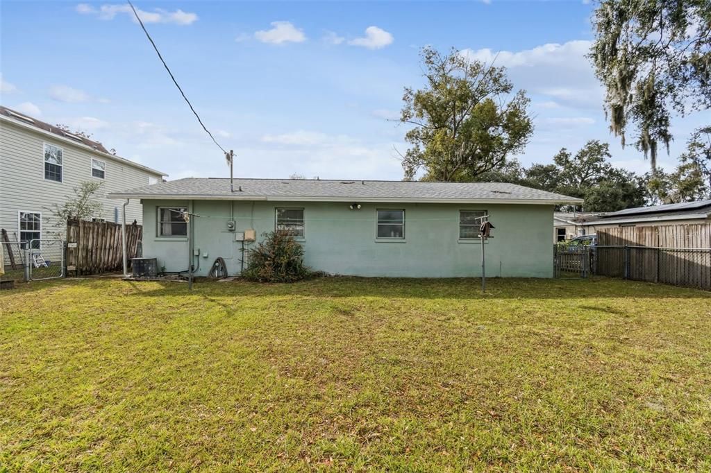 For Sale: $159,900 (2 beds, 1 baths, 1085 Square Feet)