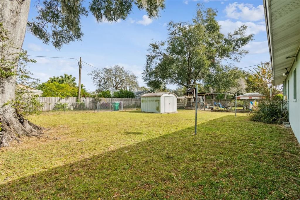 For Sale: $159,900 (2 beds, 1 baths, 1085 Square Feet)