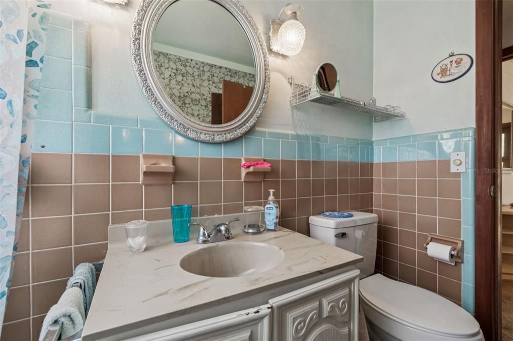 For Sale: $159,900 (2 beds, 1 baths, 1085 Square Feet)