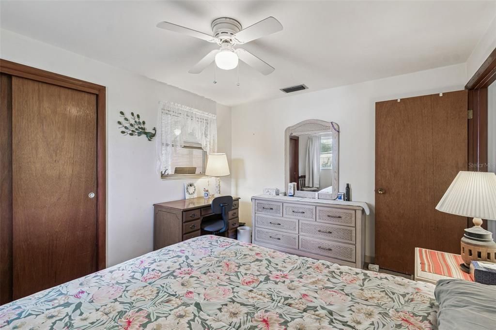 For Sale: $159,900 (2 beds, 1 baths, 1085 Square Feet)