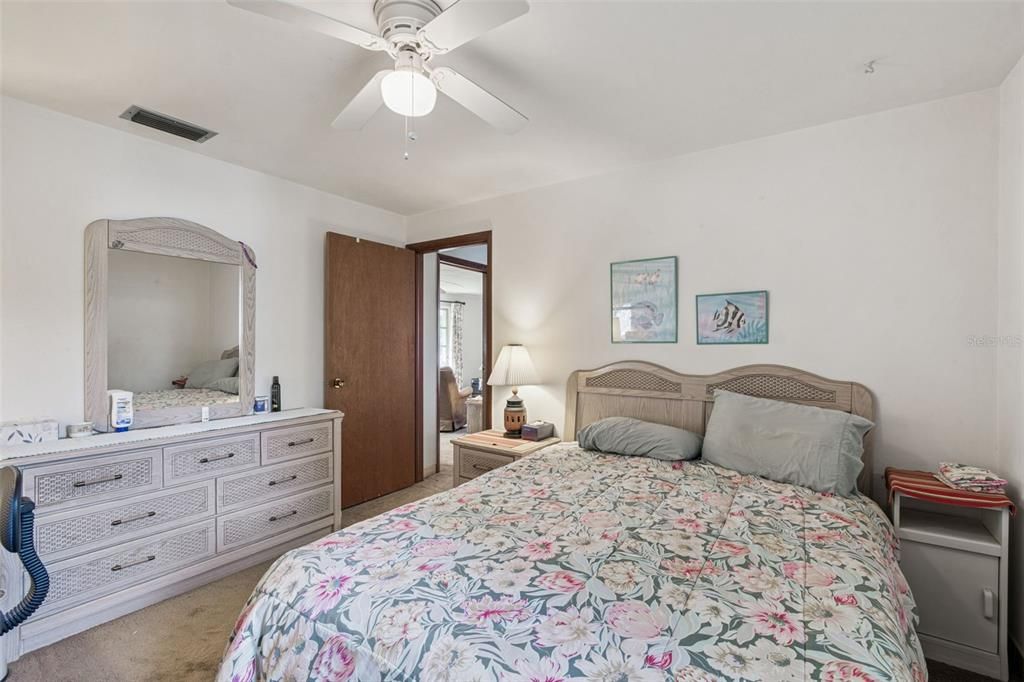 For Sale: $159,900 (2 beds, 1 baths, 1085 Square Feet)