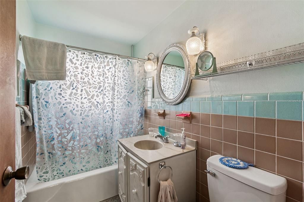 For Sale: $159,900 (2 beds, 1 baths, 1085 Square Feet)