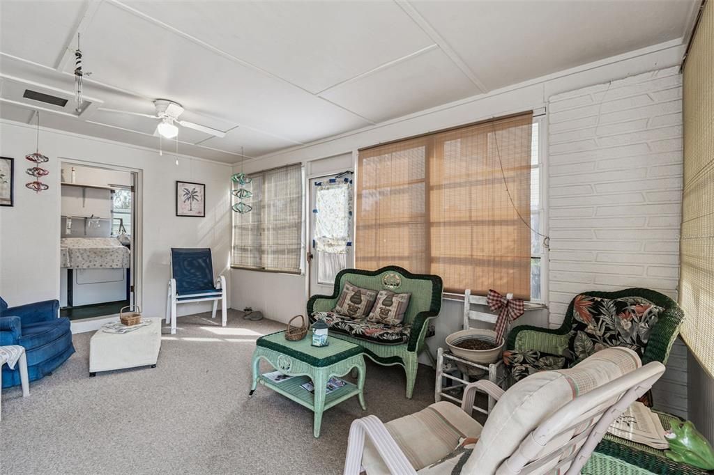 For Sale: $159,900 (2 beds, 1 baths, 1085 Square Feet)