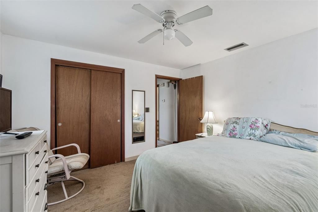 For Sale: $159,900 (2 beds, 1 baths, 1085 Square Feet)