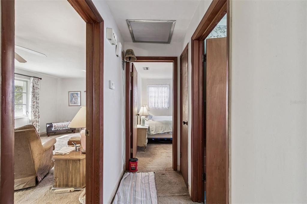 For Sale: $159,900 (2 beds, 1 baths, 1085 Square Feet)