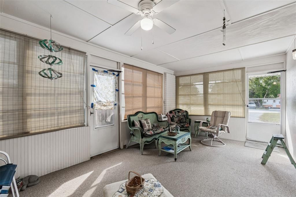 For Sale: $159,900 (2 beds, 1 baths, 1085 Square Feet)