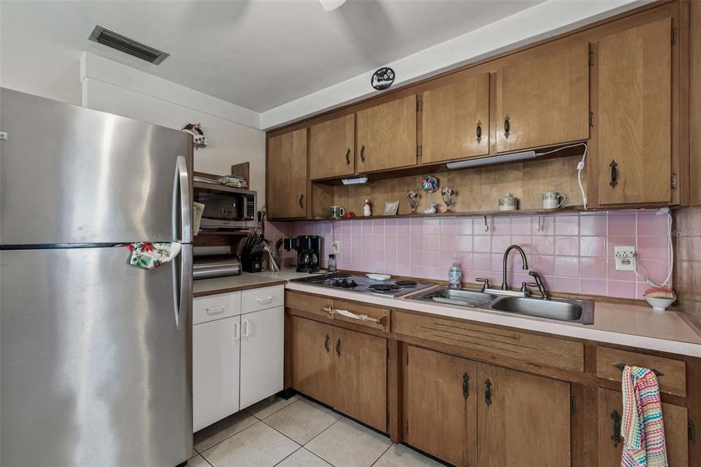 For Sale: $159,900 (2 beds, 1 baths, 1085 Square Feet)