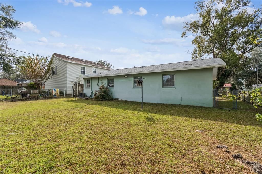 For Sale: $159,900 (2 beds, 1 baths, 1085 Square Feet)