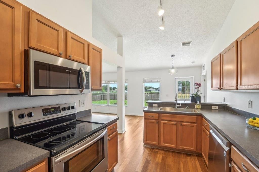 For Sale: $320,000 (3 beds, 2 baths, 1350 Square Feet)