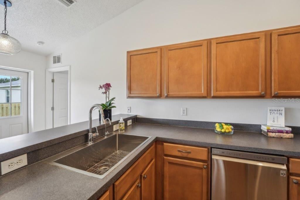 For Sale: $320,000 (3 beds, 2 baths, 1350 Square Feet)