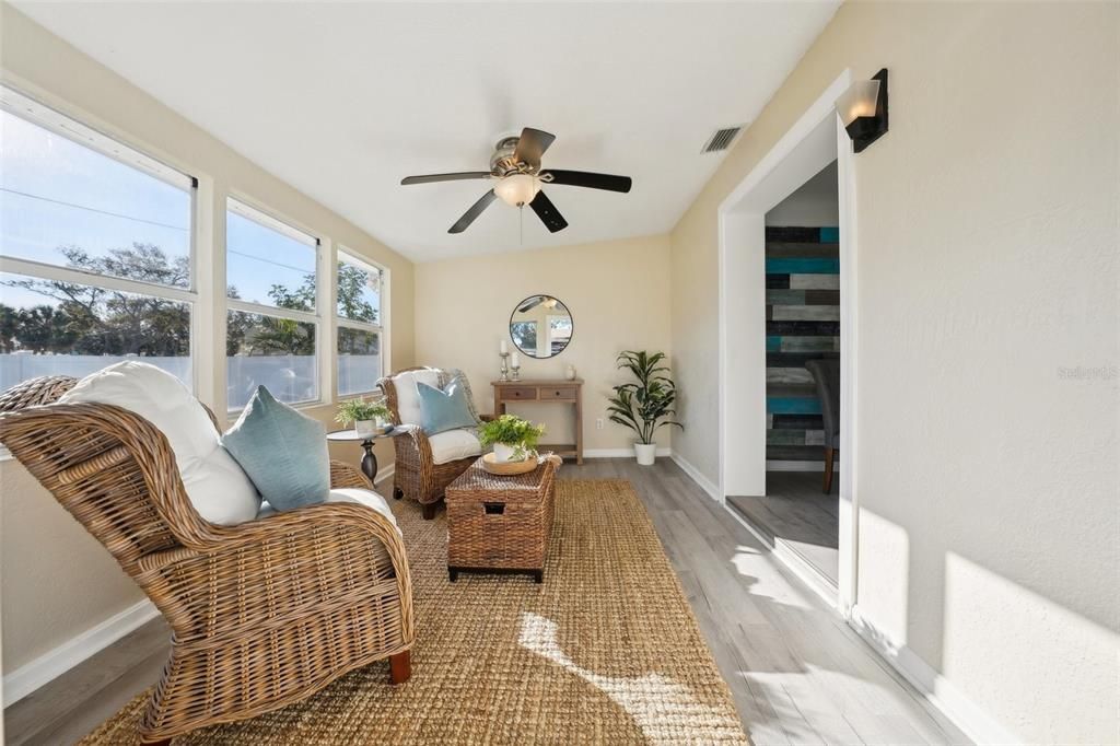 En Venta: $295,000 (2 camas, 1 baños, 1020 Pies cuadrados)