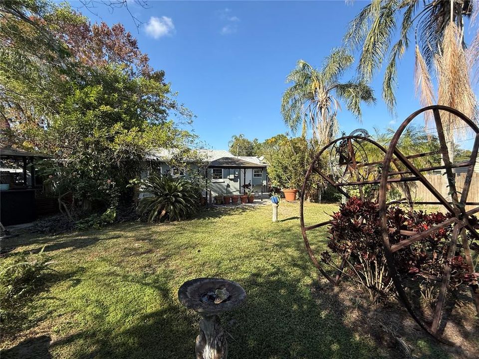 待售: $260,000 (2 贝兹, 1 浴室, 945 平方英尺)