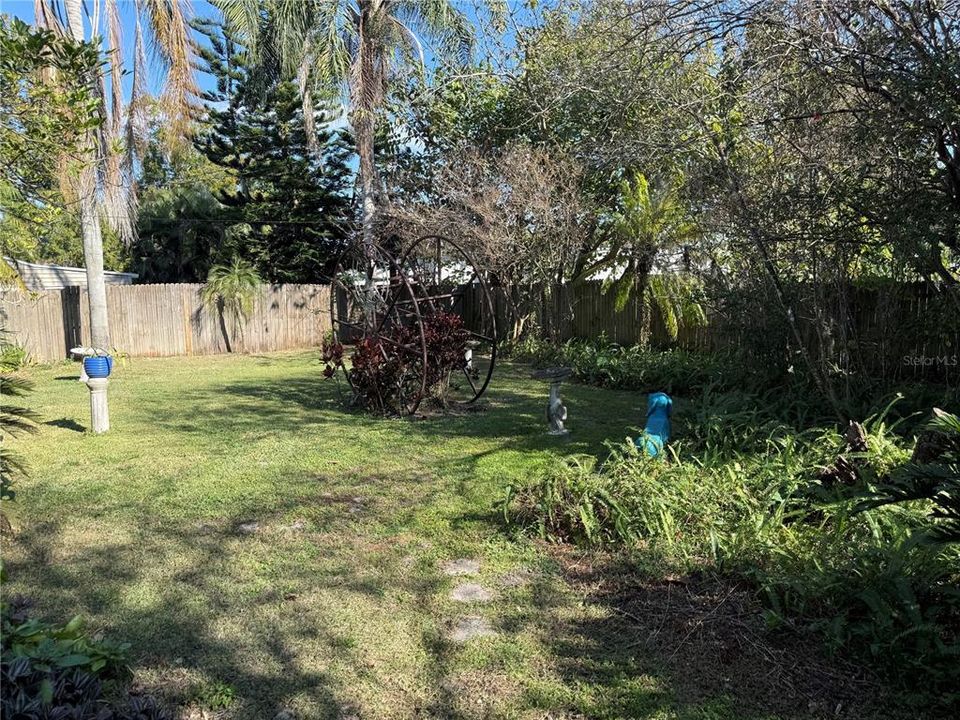 待售: $260,000 (2 贝兹, 1 浴室, 945 平方英尺)