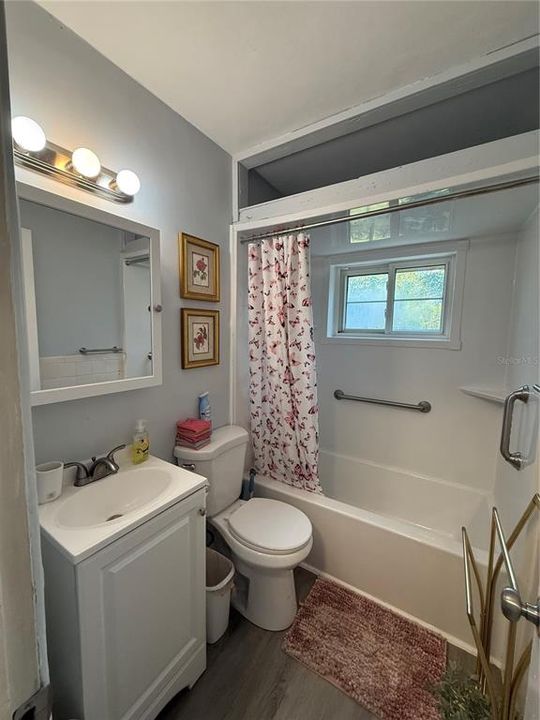 待售: $260,000 (2 贝兹, 1 浴室, 945 平方英尺)