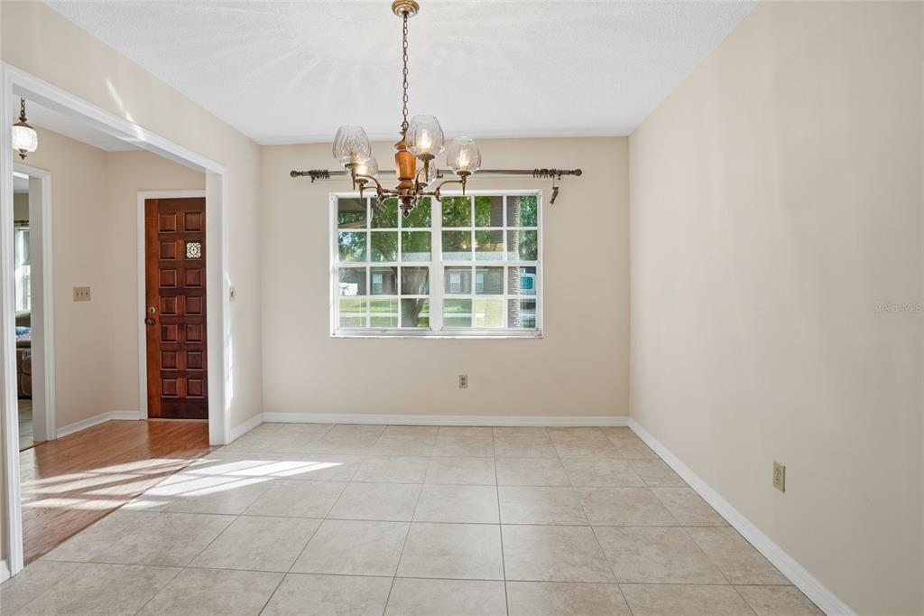 待售: $430,000 (4 贝兹, 2 浴室, 2113 平方英尺)