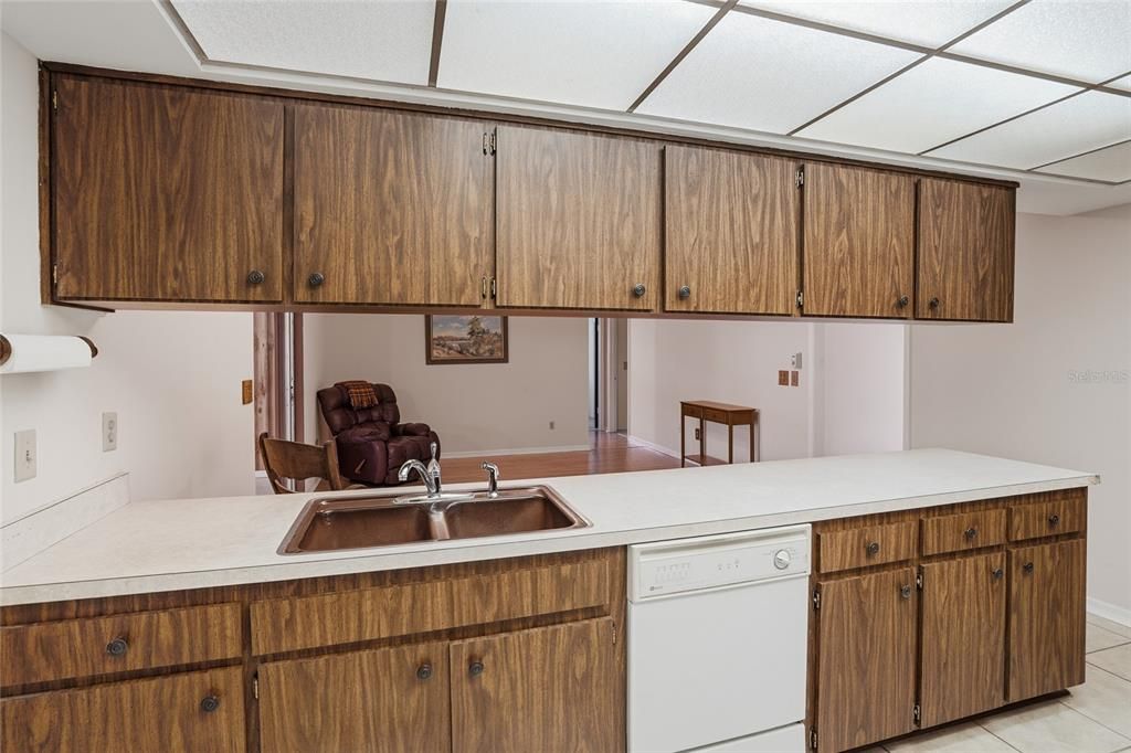 待售: $430,000 (4 贝兹, 2 浴室, 2113 平方英尺)