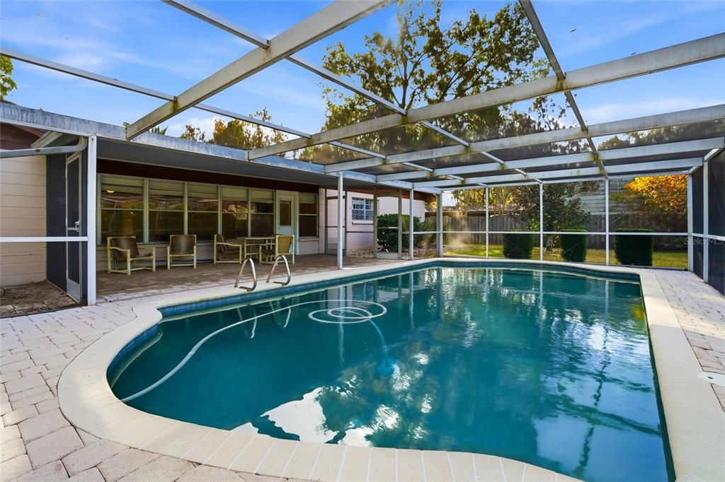 待售: $430,000 (4 贝兹, 2 浴室, 2113 平方英尺)