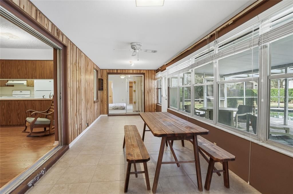 待售: $430,000 (4 贝兹, 2 浴室, 2113 平方英尺)