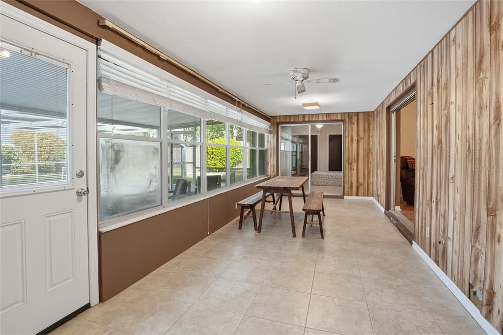 待售: $430,000 (4 贝兹, 2 浴室, 2113 平方英尺)