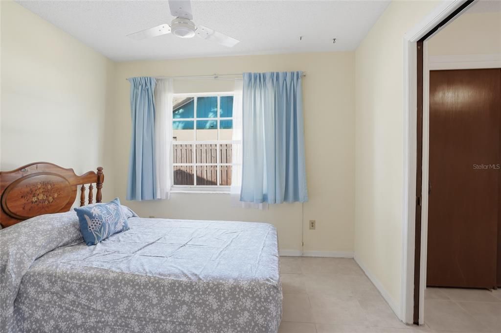 待售: $430,000 (4 贝兹, 2 浴室, 2113 平方英尺)