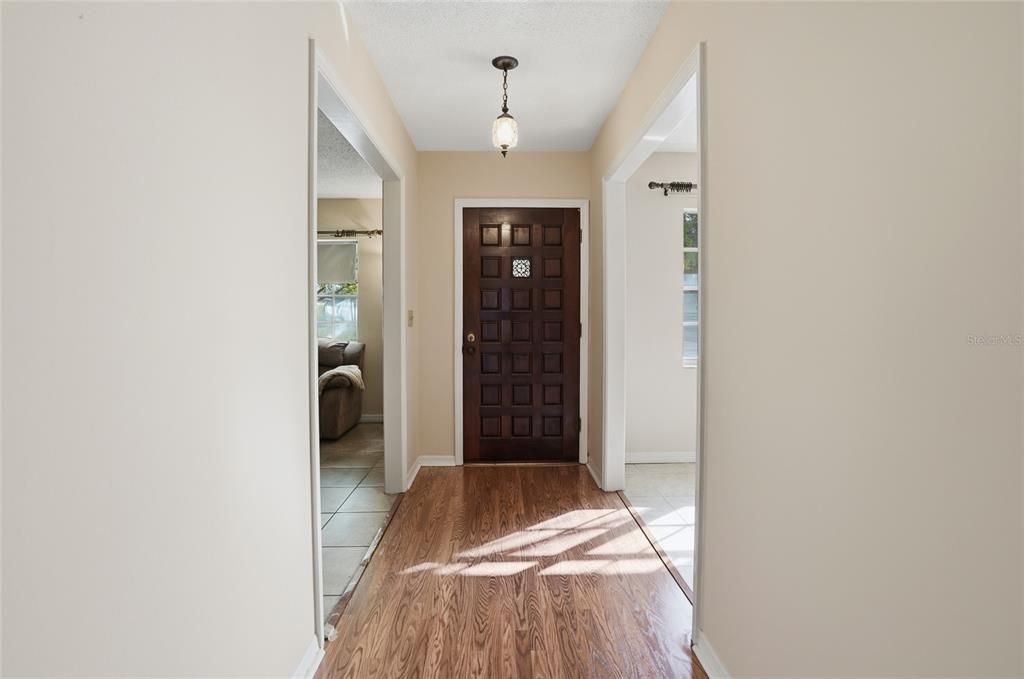 待售: $430,000 (4 贝兹, 2 浴室, 2113 平方英尺)